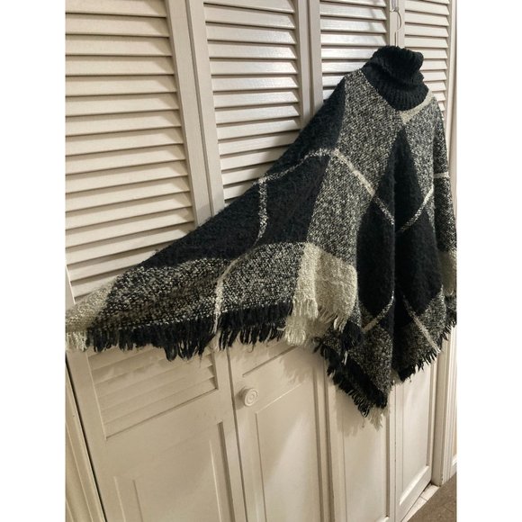 Black and White Turtleneck Poncho Very Soft Knit Plaid with Fringe One Size - Picture 3 of 4